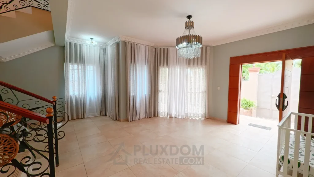 Sala de estar de una villa en venta en Puerto Plata, República Dominicana.