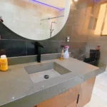 Baño principal de una villa en venta en Puerto Plata, República Dominicana.