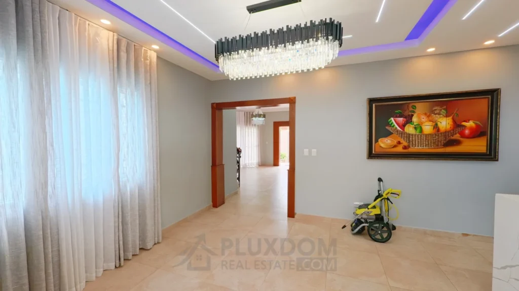 Comedor de una villa en venta en Puerto Plata, República Dominicana.