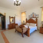Habitación principal de una villa en venta en Puerto Plata, República Dominicana.