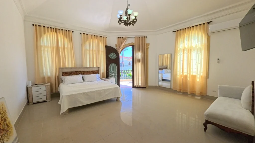 Habitación secundaria de una villa en venta en Puerto Plata, República Dominicana.