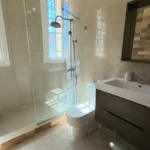 Baño secundario de una villa en venta en Puerto Plata, República Dominicana.