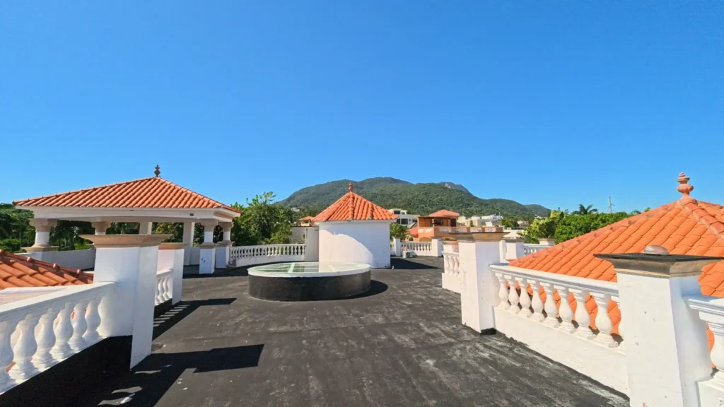 Vista a la montaña de una villa en venta en Puerto Plata, República Dominicana.
