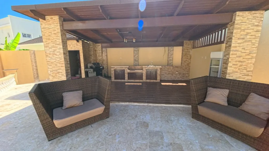 área social de una villa en venta en Puerto Plata, República Dominicana.