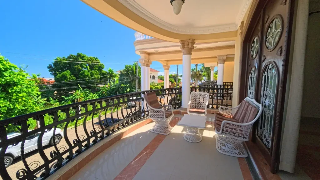 Balcón de una villa en venta en Puerto Plata, República Dominicana.