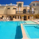 Piscina de una villa en venta en Puerto Plata, República Dominicana.