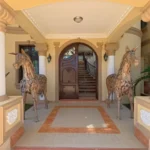 Fachada principal de una villa en venta en Puerto Plata, República Dominicana.